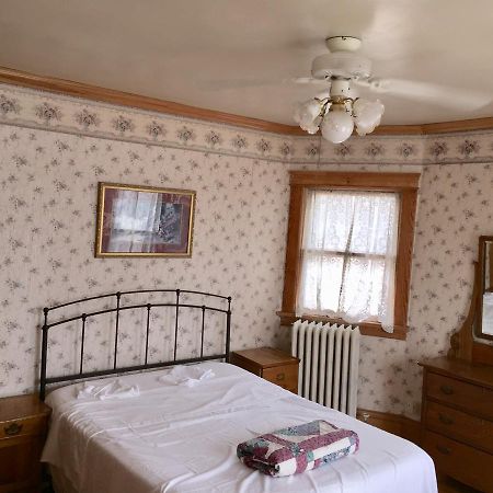 Scarlett House Victorian B & B Janesville Ngoại thất bức ảnh