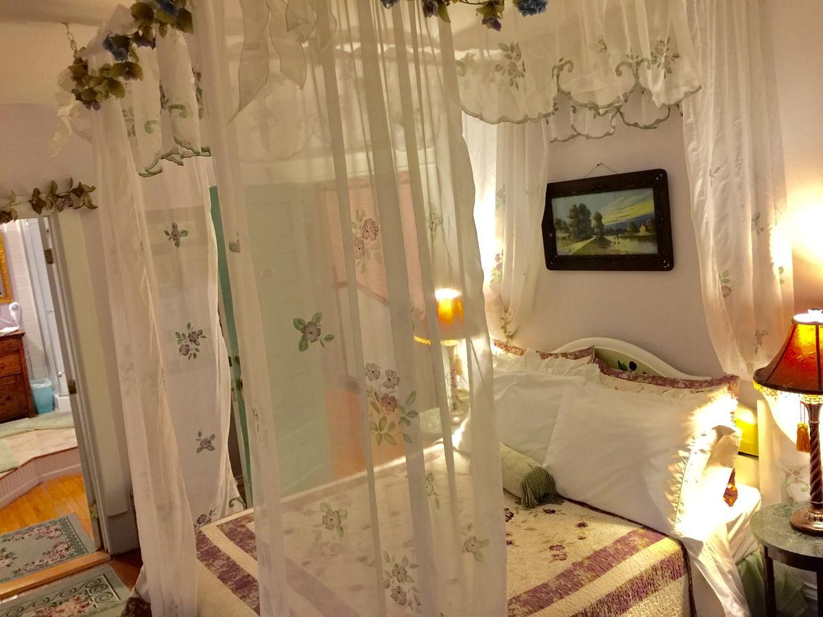Scarlett House Victorian B & B Janesville Ngoại thất bức ảnh