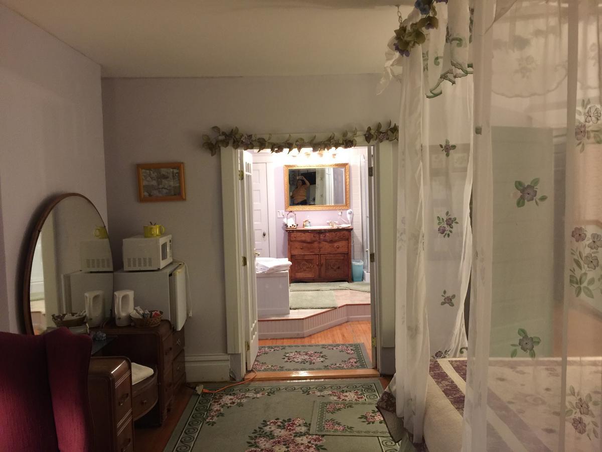 Scarlett House Victorian B & B Janesville Ngoại thất bức ảnh