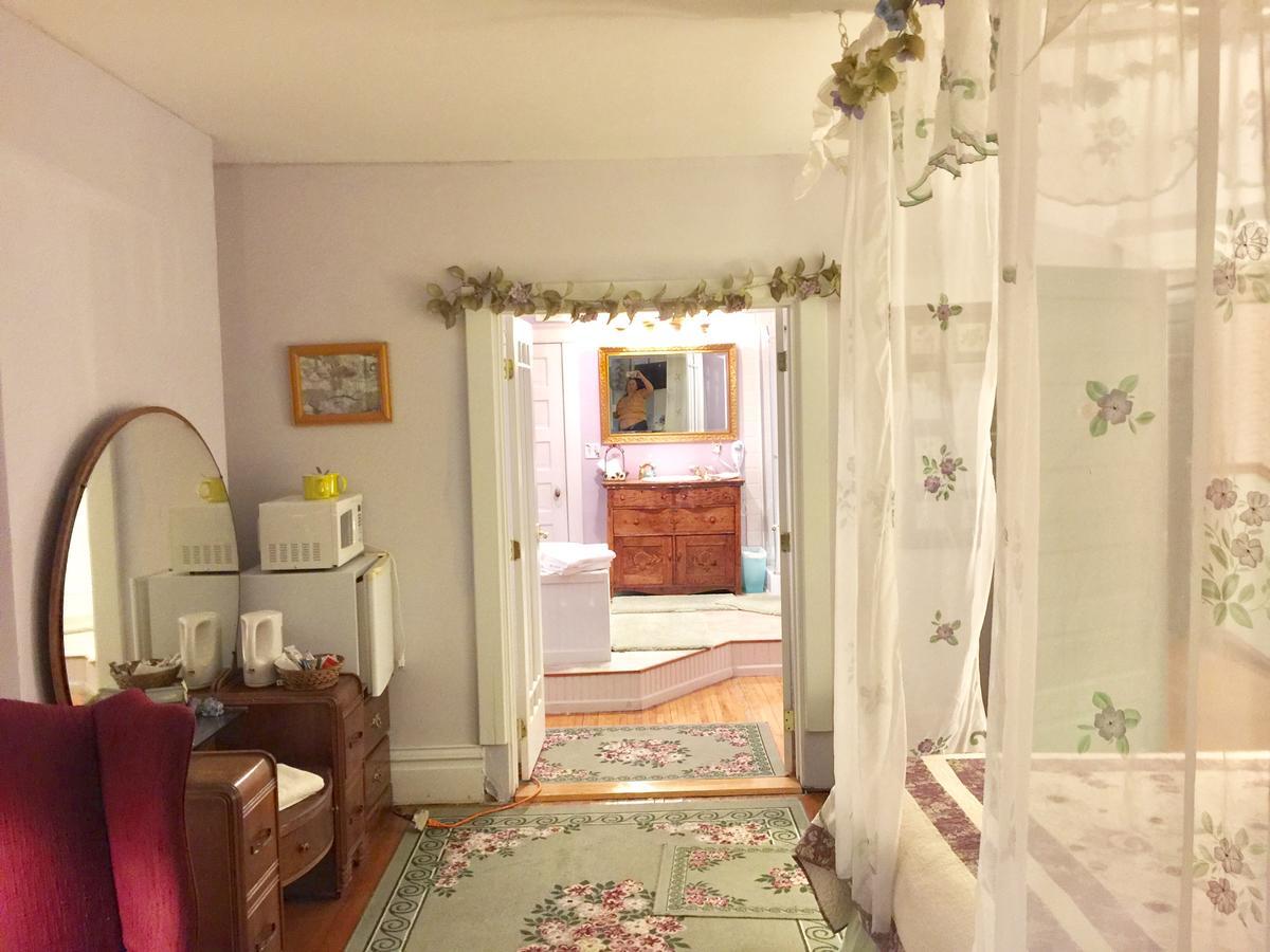 Scarlett House Victorian B & B Janesville Ngoại thất bức ảnh