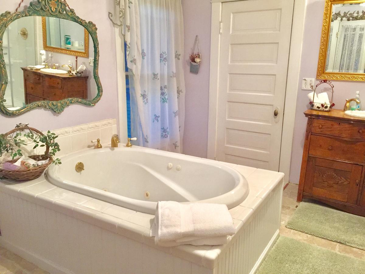 Scarlett House Victorian B & B Janesville Ngoại thất bức ảnh