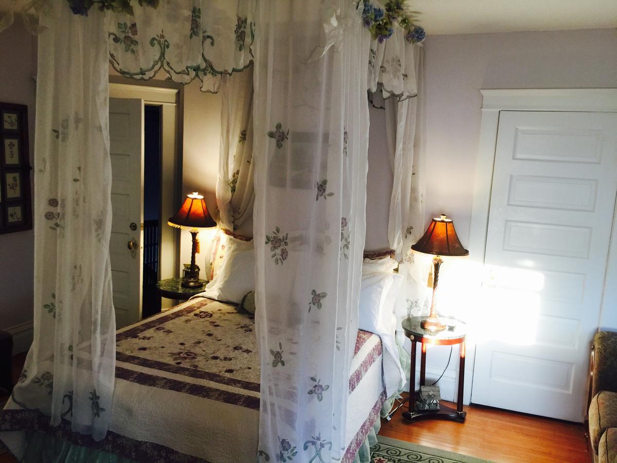 Scarlett House Victorian B & B Janesville Ngoại thất bức ảnh