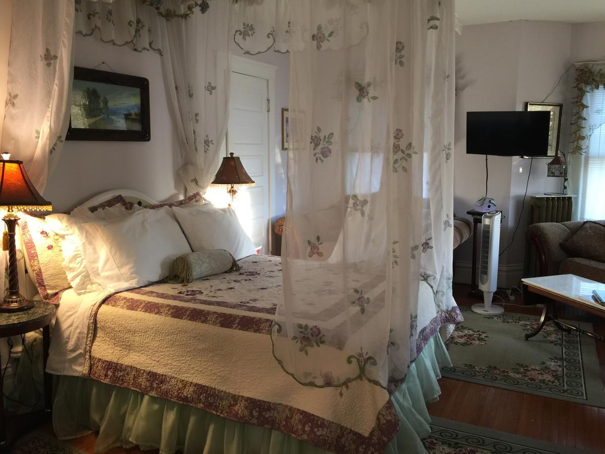 Scarlett House Victorian B & B Janesville Ngoại thất bức ảnh
