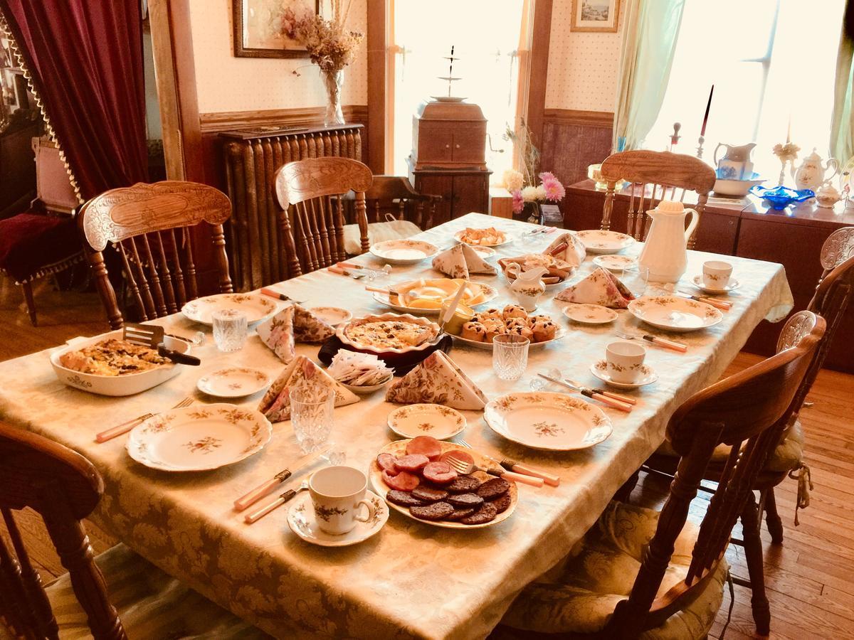 Scarlett House Victorian B & B Janesville Ngoại thất bức ảnh